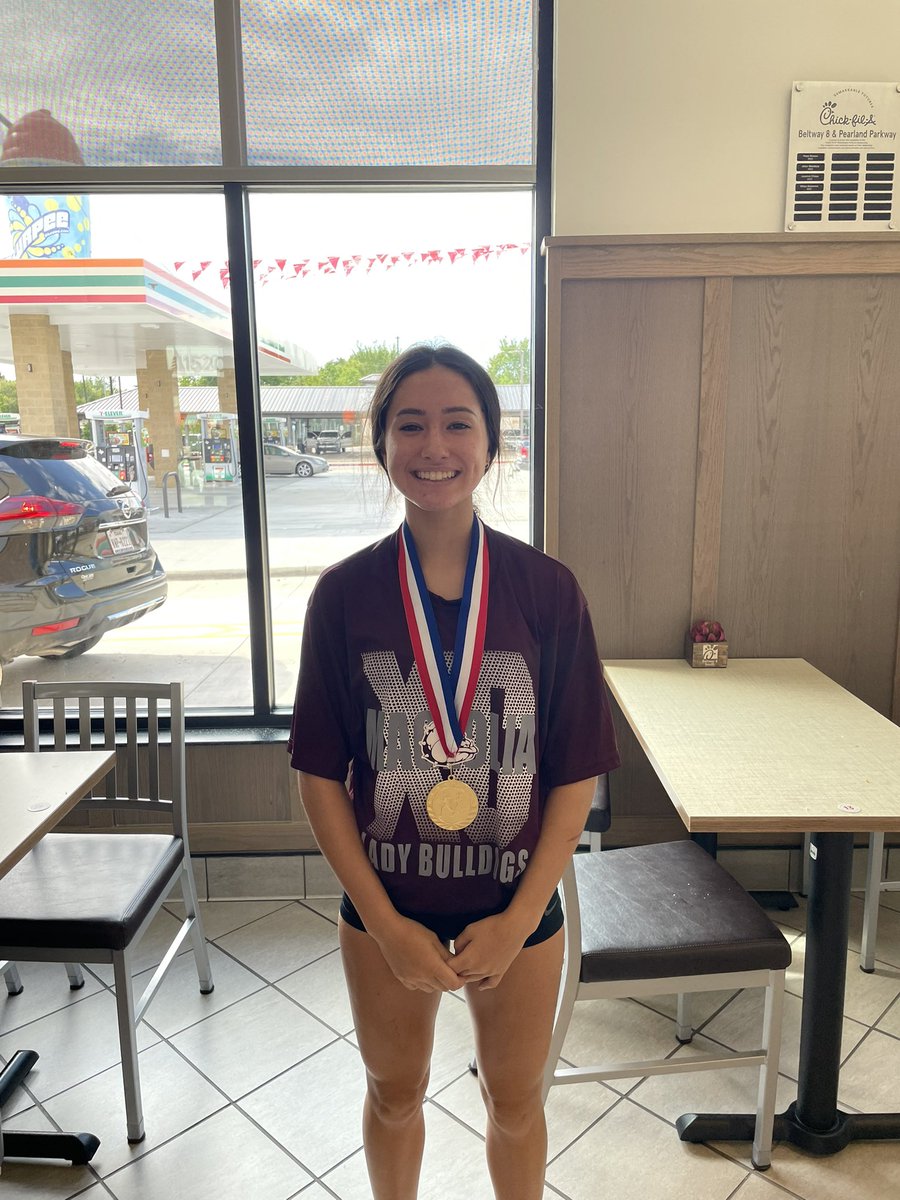 XC_Magnolia's tweet photo. Another great weekend for our Bulldogs!!
@Kennedy7Shields finished in the top 15 for Varsity Girls
Madison finished in the top 15 for jv girls
Aaron and Julian finished in the top 15. 
Lots of personal best for the entire team. 
#DogsRunTogether @MagISDAthletics @coachmbean https://t.co/rFl8I3JVWs