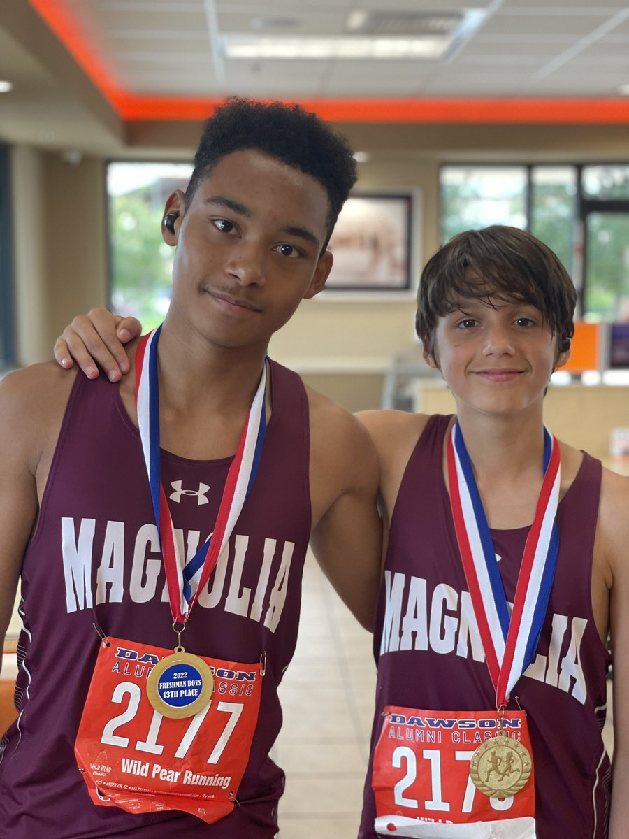 XC_Magnolia's tweet photo. Another great weekend for our Bulldogs!!
@Kennedy7Shields finished in the top 15 for Varsity Girls
Madison finished in the top 15 for jv girls
Aaron and Julian finished in the top 15. 
Lots of personal best for the entire team. 
#DogsRunTogether @MagISDAthletics @coachmbean https://t.co/rFl8I3JVWs