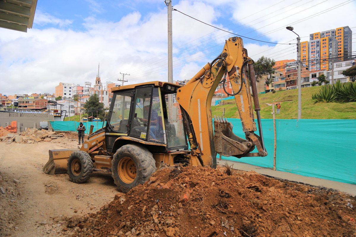 FunemeAlejandro's tweet photo. Hace 20 años nuestra ciudad no tenía un archivo en condiciones óptimas que sirviera para salvaguardar y registrar el desarrollo de la capital. Hoy esta obra tiene un 43% de avance y pronto se pondrá a disposición de los tunjanos.

#GrandesObrasParaUnaNuevaCapital https://t.co/zXxRduky8a