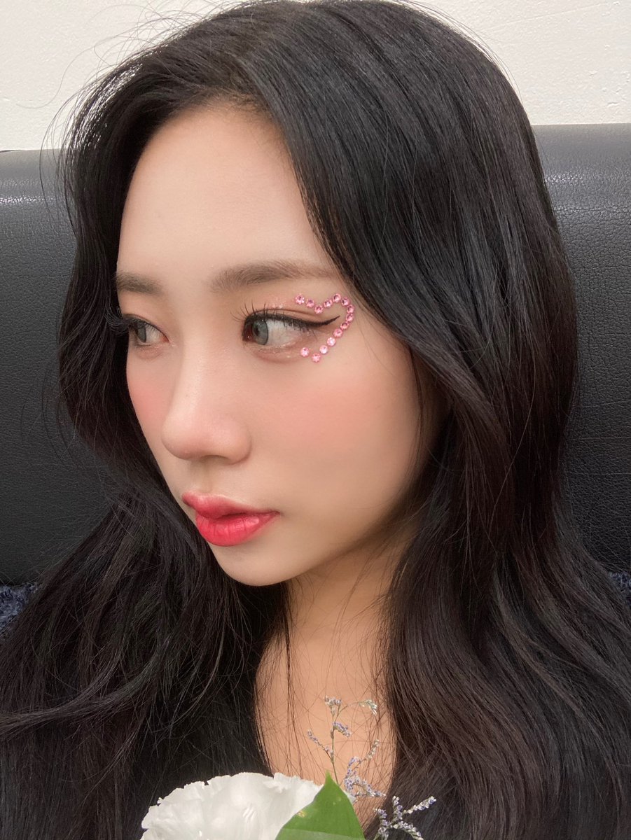 DOSlEFILM's tweet photo. purple kiss’ #DOSIE 220828 SNS update. 🤍 https://t.co/vYwnyhrzn1