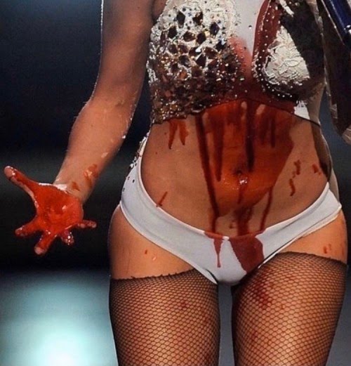 HausOfBitchs's tweet photo. “If I’m gonna be sexy on the vmas and sing about the paparazzi, I’m gonna do it while I’m bleeding to death and reminding you of what fame did to marilyn monroe." - lady gaga https://t.co/q2JkHcqWf8