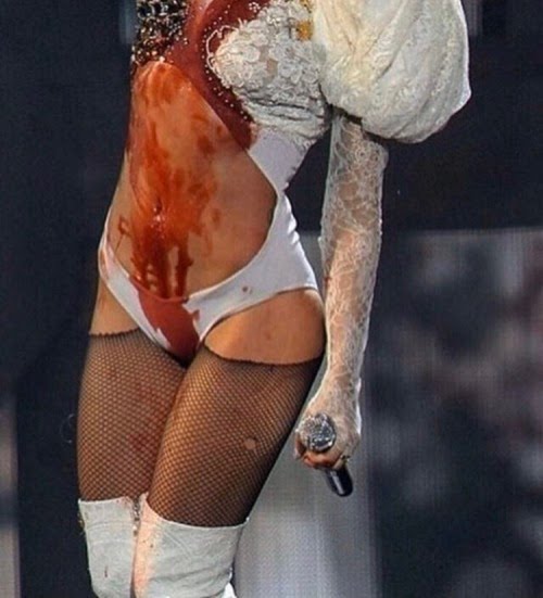 HausOfBitchs's tweet photo. “If I’m gonna be sexy on the vmas and sing about the paparazzi, I’m gonna do it while I’m bleeding to death and reminding you of what fame did to marilyn monroe." - lady gaga https://t.co/q2JkHcqWf8