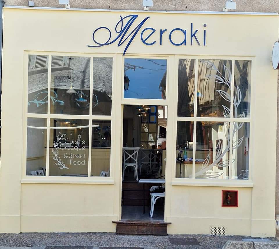ArisF2000's tweet photo. Bonjour tour le monde!
Voici le "Meraki", le restaurant de mon grand frère, le rêve de sa vie. C'est de la cuisine traditionnelle Grecque et c'est au 53 Rue Édouard Vaillant à Bourges. Il ouvre début septembre!
Tous les RT sont appréciés ❤️ 🇬🇷 https://t.co/pZCyUAP15k