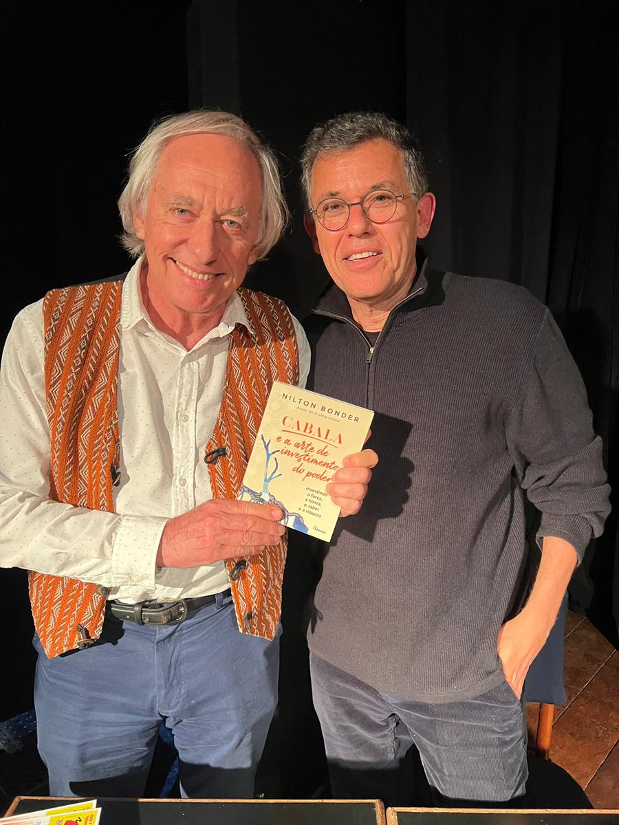 MidrashCultural's tweet photo. Hoje não é dia oficial de #TBT, mas que tal relembrar um pouco do lançamento do novo livro do Rabino Nilton Bonder que aconteceu na semana passada no Teatro Café Pequeno? Essa foi mais uma atração da programação do Midrash Centro Cultural! #Cultura #CulturaRio #Literatura #Livro https://t.co/yIZ0xBFK7Z