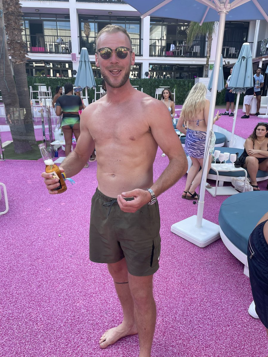 lukebatson's tweet photo. @officialAPFC We all know why……. #cleansheets https://t.co/SqMKd8BfmI