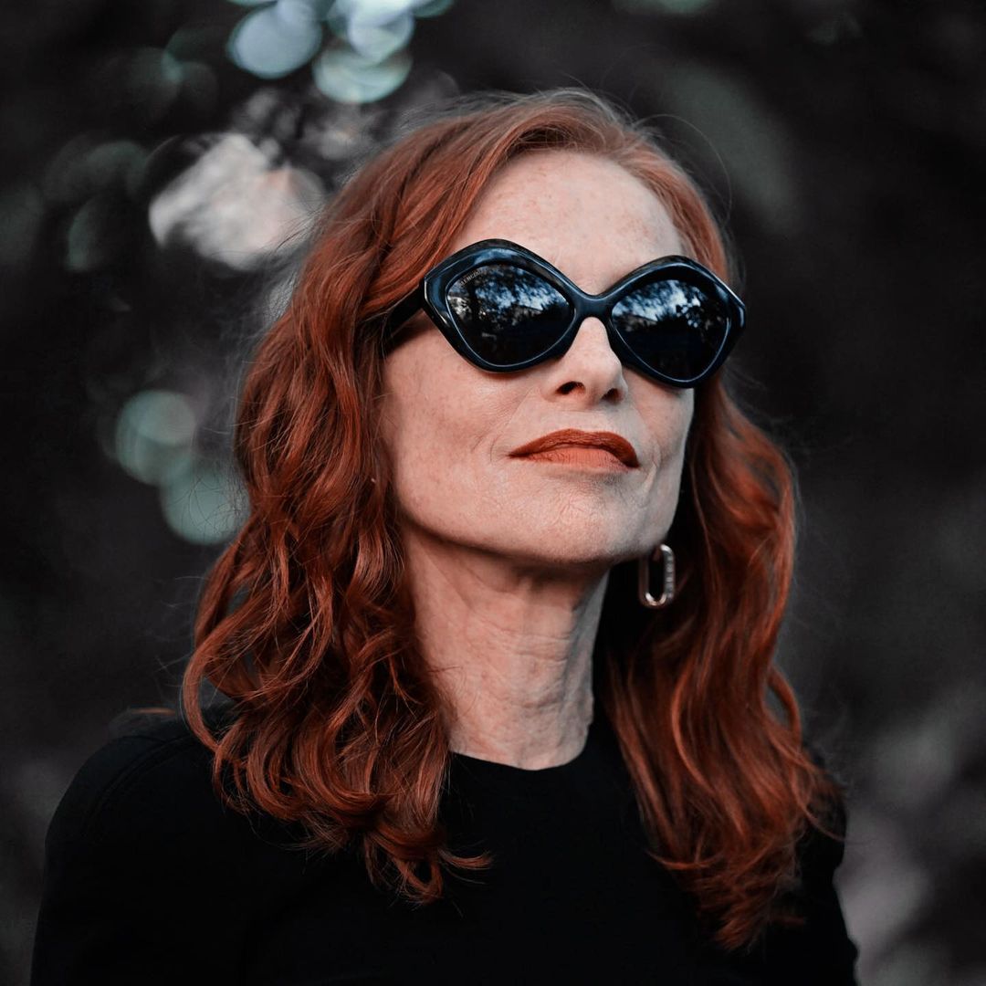 The beautiful, the fair, the elegant,
Is that which pleases us, says Kant,
Without a thought of interest or advantage.
~ Wilfred Owen #IsabelleHuppert👑
re: Propos de Joan (photocall): Angouleme Festival