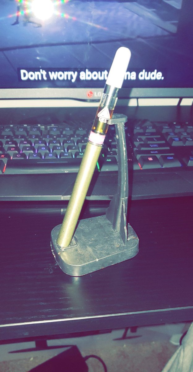 Chillbert6's tweet photo. repurposing my letter opener stand https://t.co/geIW8zpX3P