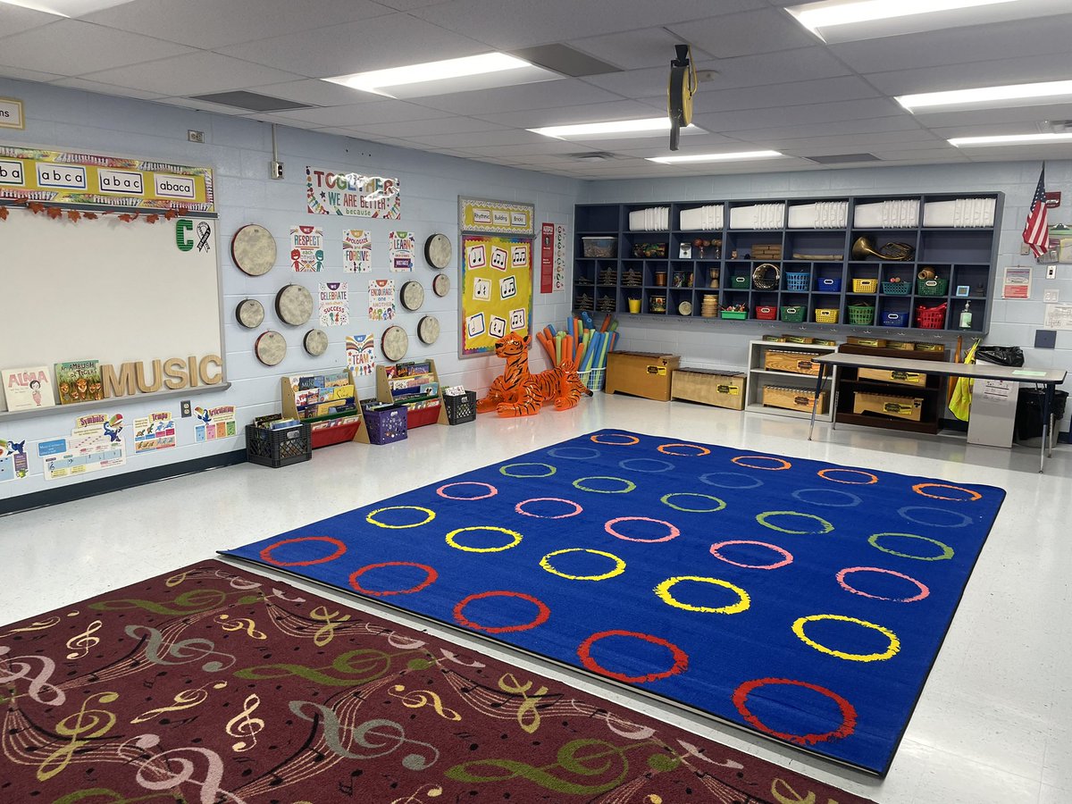 VNESmusic's tweet photo. New carpet ✅
New smart board ✅
New classroom arrangement ✅
New school year! ✅✅✅
Only one week in and I’m excited for new beginnings! These students are ready to LevELL up their music skills this year!  @VNESwildcats #pwcs https://t.co/mHQ9jwX152