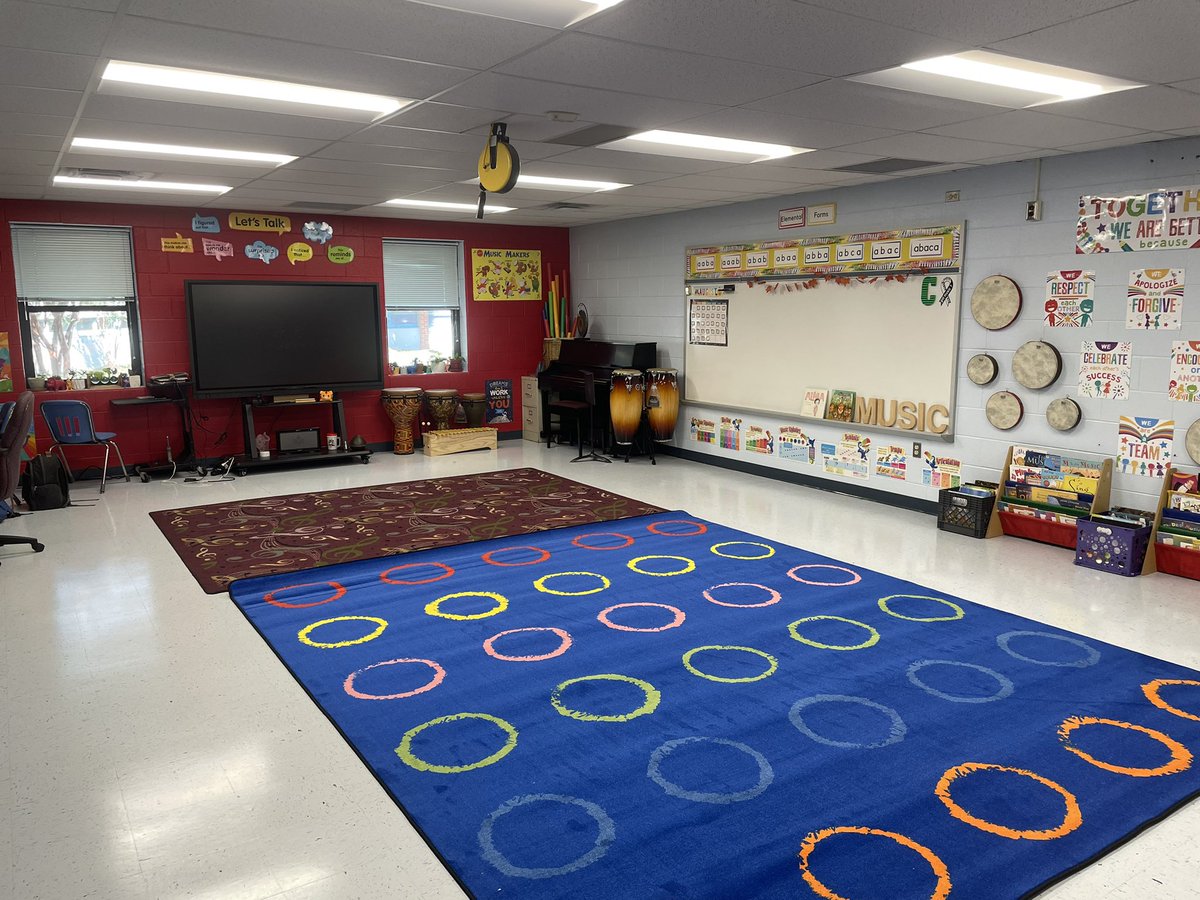 VNESmusic's tweet photo. New carpet ✅
New smart board ✅
New classroom arrangement ✅
New school year! ✅✅✅
Only one week in and I’m excited for new beginnings! These students are ready to LevELL up their music skills this year!  @VNESwildcats #pwcs https://t.co/mHQ9jwX152