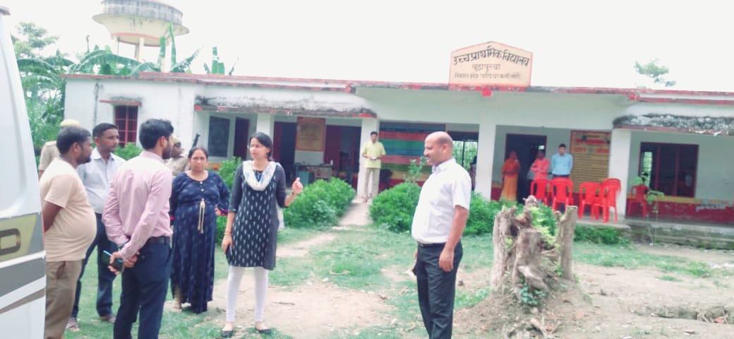 आज दिनांक 27-08-2022 को प्रा०पा० विद्‍यालय का निरीक्षण किया गया है  निरीक्षण उपरांत आवश्यक व्यवस्थाएं सुनिश्चित करने हेतु संबंधित को निर्देशित किया गया। @DmKheri <a href="/MBSIAS2011UP/">Mahendra Bahadur Singh IAS</a> @LmpBsa