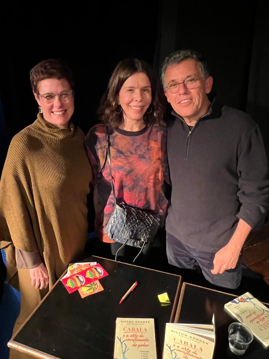 MidrashCultural's tweet photo. Hoje não é dia oficial de #TBT, mas que tal relembrar um pouco do lançamento do novo livro do Rabino Nilton Bonder que aconteceu na semana passada no Teatro Café Pequeno? Essa foi mais uma atração da programação do Midrash Centro Cultural! #Cultura #CulturaRio #Literatura #Livro https://t.co/PcJhH4xzzH