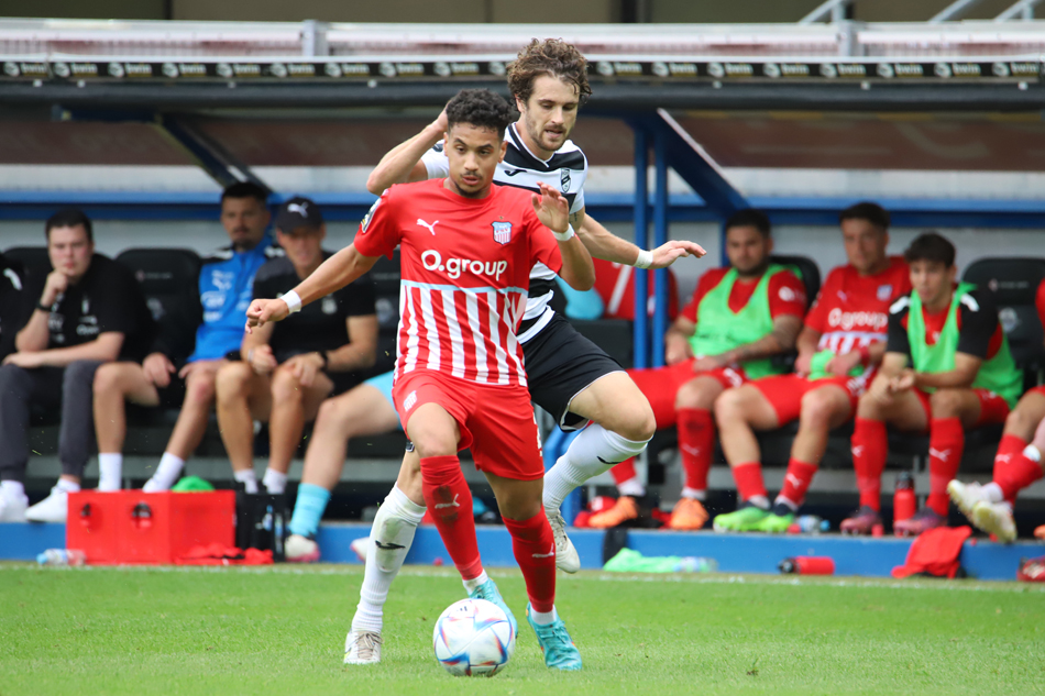FSVZwickau's tweet photo. Der FSV bleibt ein gern gesehener Gast in den Stadien der 3. Liga. Auch beim bisherigen Tabellenletzten @SCVerl gab es nichts zu holen. Die Partie in der Paderborner Home Deluxe Arena ging klar mit 0:3 (0:2) verloren. Unser Spielbericht 👉 https://t.co/WzzLGyS4xX
#SCVFSV https://t.co/SO1iQ2P350