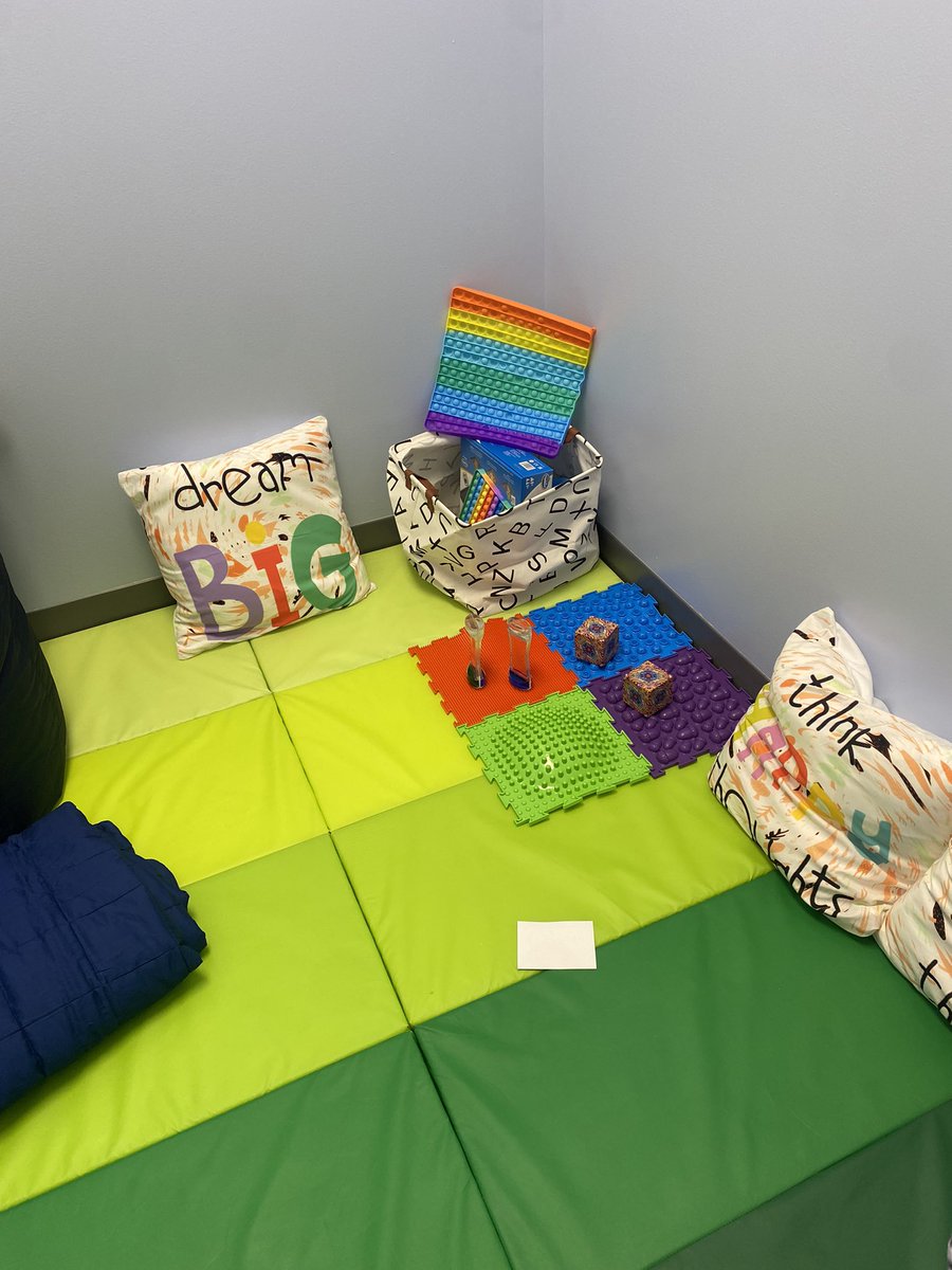 hcpss_tres's tweet photo. Our beautiful new regulation room! Staff did an amazing job creating this calming space for students. 🌙 You matter! #dontstopretrieving 💚💙 https://t.co/r6dmbX8HuO