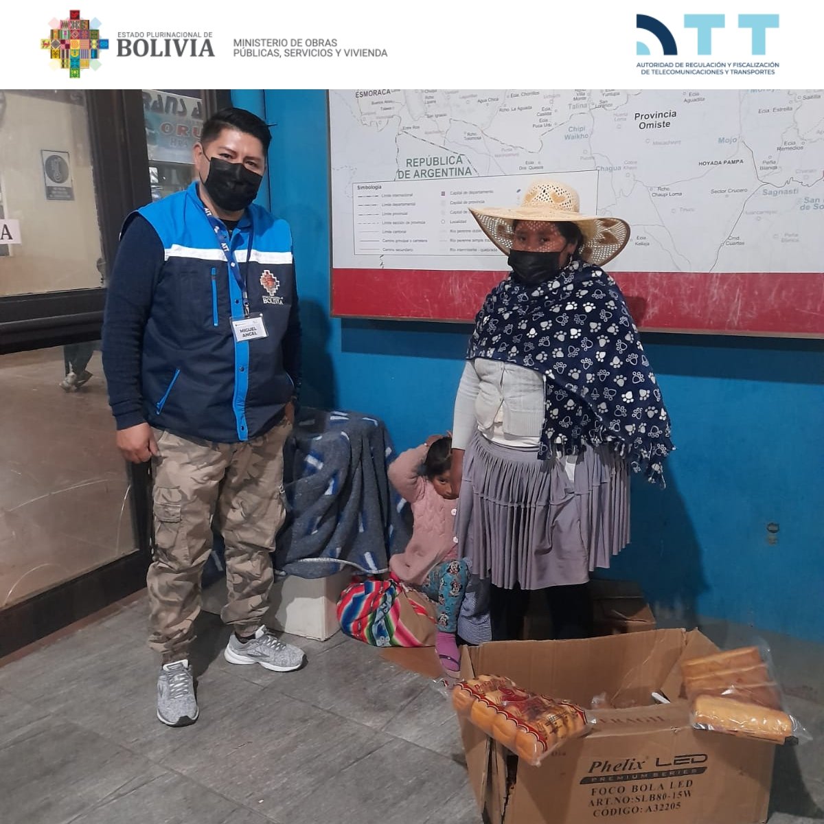ATTBolivia's tweet photo. 𝙎𝙎𝘼𝙏𝙏 𝙖 𝙩𝙪 𝙨𝙚𝙧𝙫𝙞𝙘𝙞𝙤
Nuestro Supervisor de Servicios de @ATTBolivia - #SSATT, en la Terminal de Buses de Tupiza, #Potosí, conoció a una usuaria y su hija quienes fueron perjudicadas por los bloqueos. Gestionamos su acogida en un albergue transitorio y apoyo. https://t.co/3NXMdvLkNd