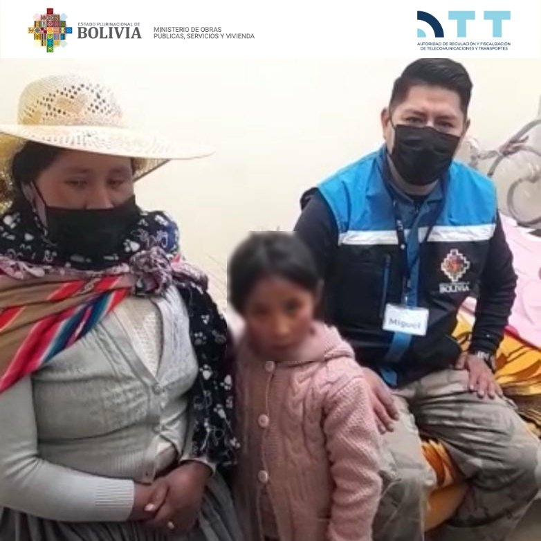 ATTBolivia's tweet photo. 𝙎𝙎𝘼𝙏𝙏 𝙖 𝙩𝙪 𝙨𝙚𝙧𝙫𝙞𝙘𝙞𝙤
Nuestro Supervisor de Servicios de @ATTBolivia - #SSATT, en la Terminal de Buses de Tupiza, #Potosí, conoció a una usuaria y su hija quienes fueron perjudicadas por los bloqueos. Gestionamos su acogida en un albergue transitorio y apoyo. https://t.co/3NXMdvLkNd