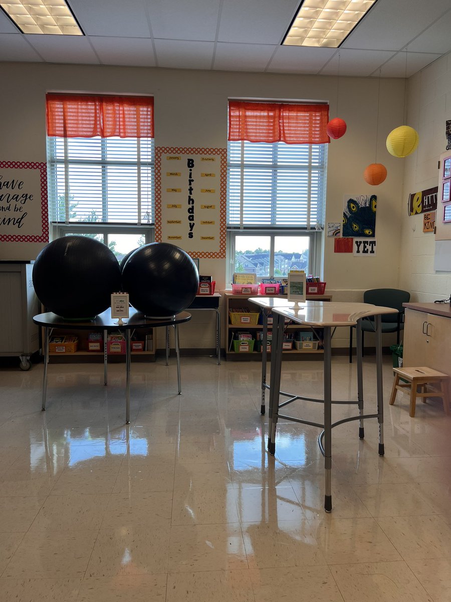 tksmith424's tweet photo. Room 231 is ready for 23 fourth graders to arrive on Monday!! #lbes #fourthgraderocks #fourthgradeteacher https://t.co/TsIE2LKPpG