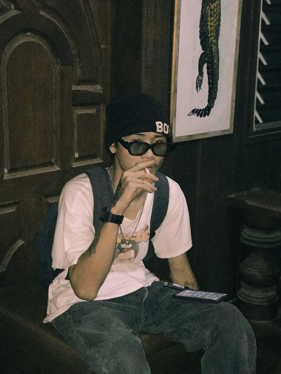 Big7Thug's tweet photo. หาค่าขนม https://t.co/68eGmndFPL