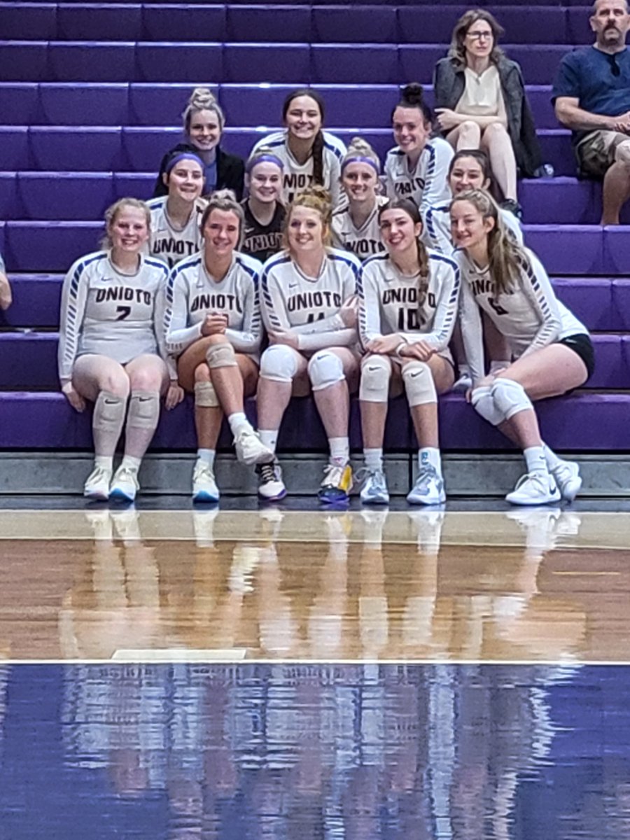 uniotovball's tweet photo. squad... https://t.co/eLIYHe0gw6