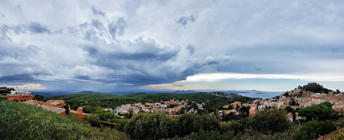 Begur. Baix Empordà. 18h ☁️ #ElTempsTV3 <a href="/TomasMolinaB/">Tomàs Molina</a> <a href="/ARAmeteo/">ARA Méteo</a> #Begur #BaixEmpordà