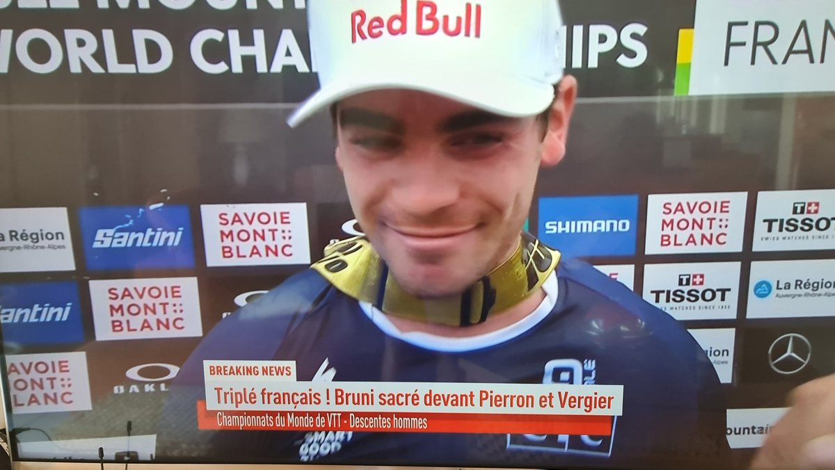BrondyEric's tweet photo. Championnats du Monde
#Mountain #Bike #UCI 2022, #LoicBruni🥇 sur le toit des Gets... trois Français #Pierron🥈 #Vergier🥉 🇨🇵 sur le podium mondial.
#MyriamNicole en bronze🥉 chez les femmes derrière #ValentinaHöll nouvelle championne du monde.
#vtt #ucimtbworldcup #olympique 🏅 https://t.co/s9arm1BGeW