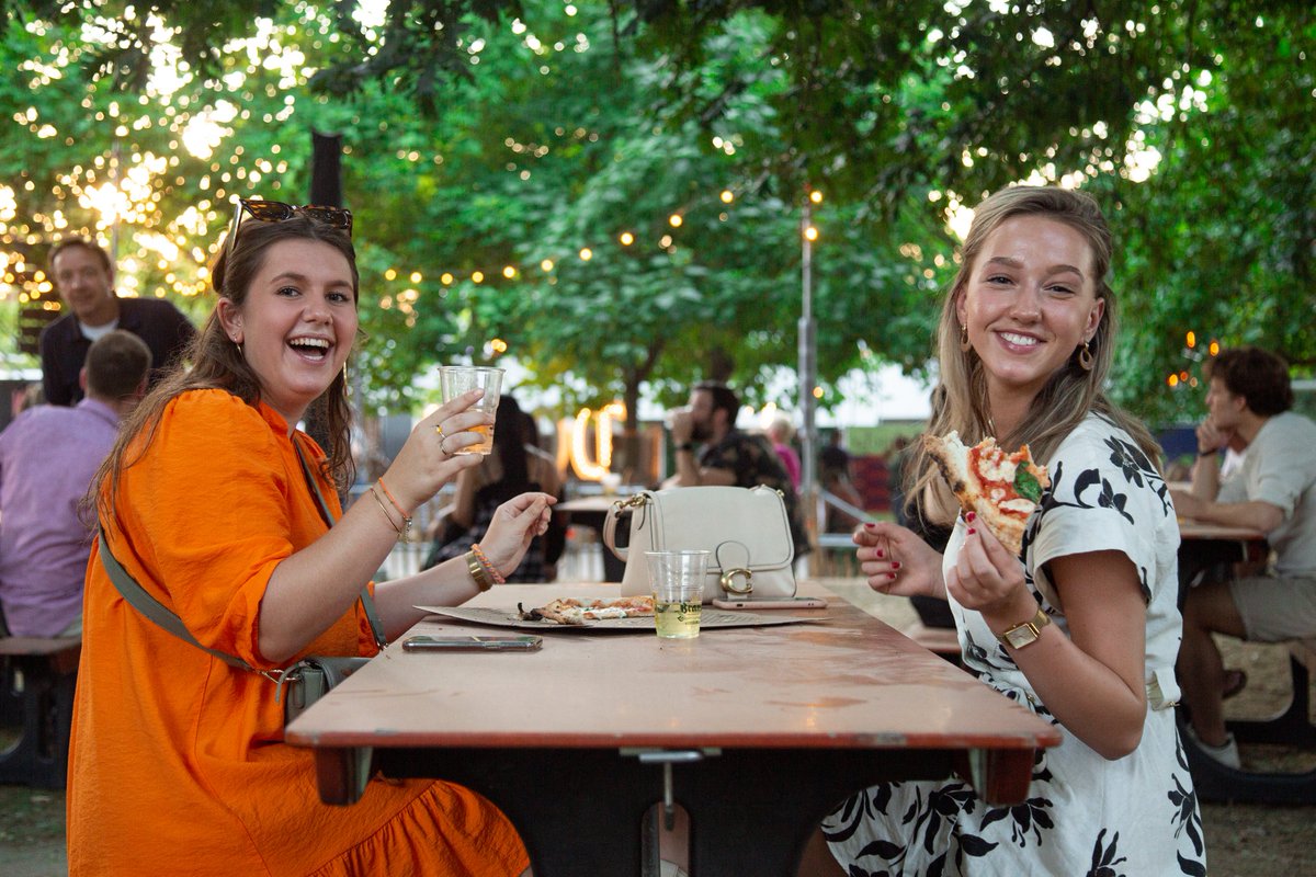 Who's hungry? 🤤
Van dansen wordt je hongerig en daarom hebben we een food line-up om je vingers bij af te likken! Check zomerparkfeest.nl/food/ voor alle lekkernijen. Enjoy!

📸: Estera Marysia