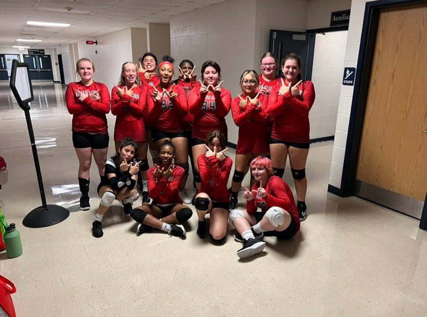 AuburnGVB's tweet photo. We’re off to a good start! We took game one and are about to start game two!!!🛡️🤾🏽‍♀️ #KnightTime #FreshmanTournament https://t.co/73fqys8LV3