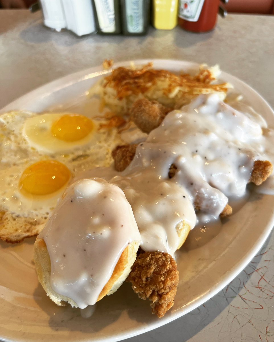 Arcade_Memphis's tweet photo. Sunny side up Saturday ☀️ 🍳
Try our Eggs Redneck with sausage, bacon or chicken!
Open 7-3 breakfast all day!
#ArcadeRestaurant #Memphis #TN #Memphisfood #Vintage #MemphisTravel #MemphisThingsToDo #Diner #AmericanDiner #MemphisBreakfast #oldestcafe #breakfast #foodcoma https://t.co/3wJydDgbJu