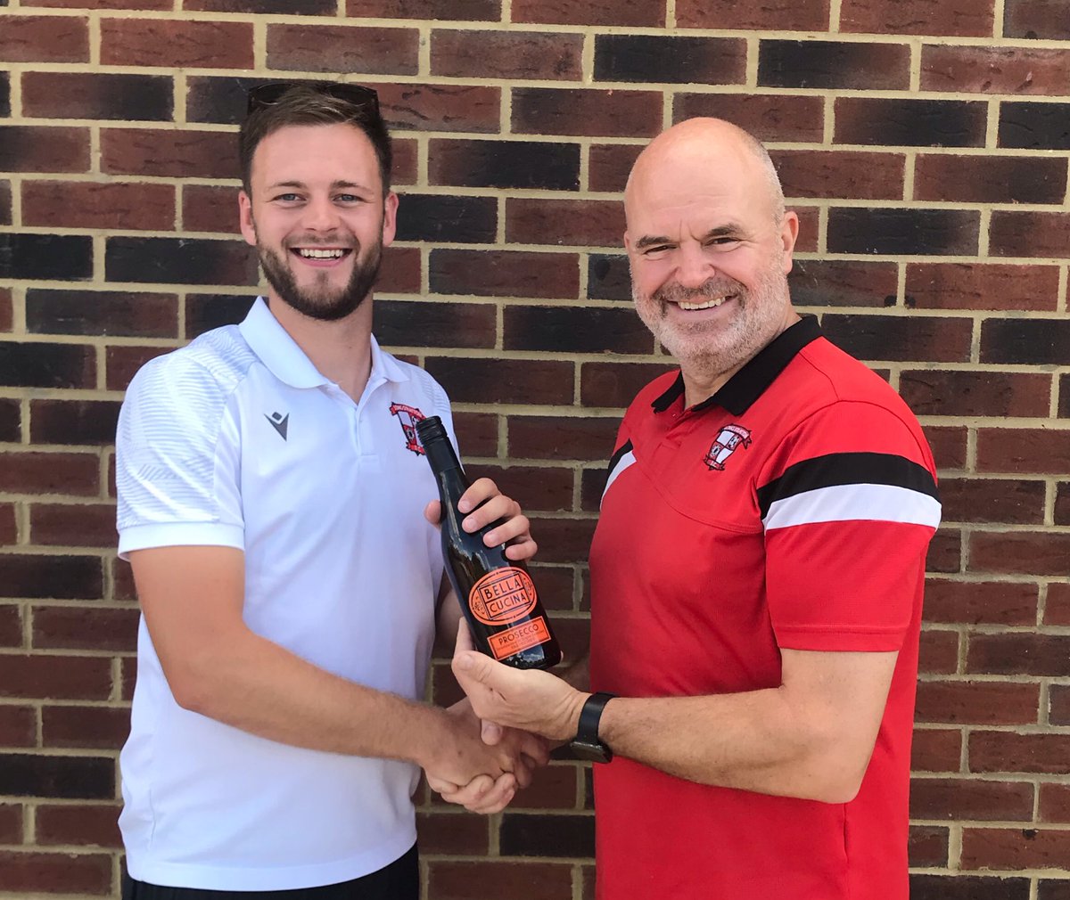 longstrattonfc's tweet photo. Our Queens Head Man of the Match is @CharlieDeakin31 🍾🔴 https://t.co/cQHpWAghPK