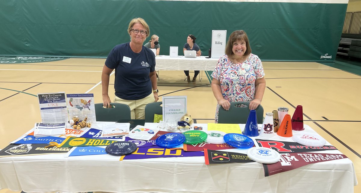 Excited to welcome our returning <a href="/FoxcroftSchool/">Foxcroft School</a> students back to campus today!!
#FiveFirstChoiceColleges