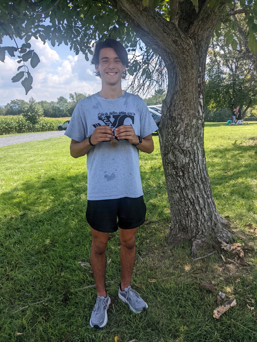erhs_track's tweet photo. Congratulations to Hayden Fox for his 13th place finish at todays XC Invitational at Central High School with a time of 17 minutes and 14 seconds! 🦅🏅🦅🏅🦅 https://t.co/x2gwF1qPZw
