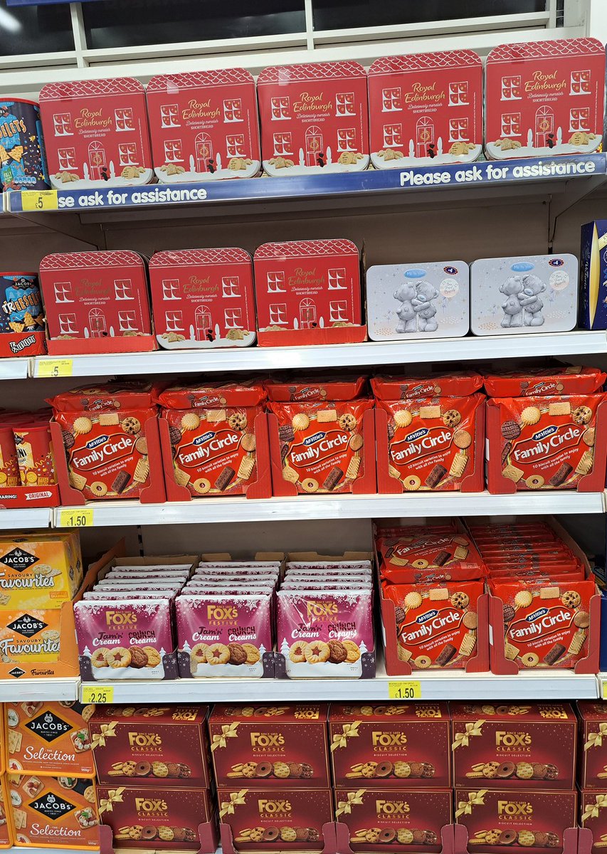 bmstores's tweet photo. It's beginning to look a lot like SHOOOORTBREAD🤤!

We've got loads of amazing confectionary goodies in store, including chocolate boxes, biscuit selections and more🍪!

Who needs to pop in to a B&amp;M soon? https://t.co/Ko3o2WZZLt