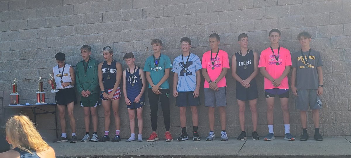 VigoHigh's tweet photo. Congrats to the boys 4th place team ranking and girls 7th place at Riverton Parke Invite. Amazing finishes by Liam Campbell - 2nd overall and Bryland Pape - 5th! Suoer proud of everyone! @WVHSathletics https://t.co/uk4VtCN1aP