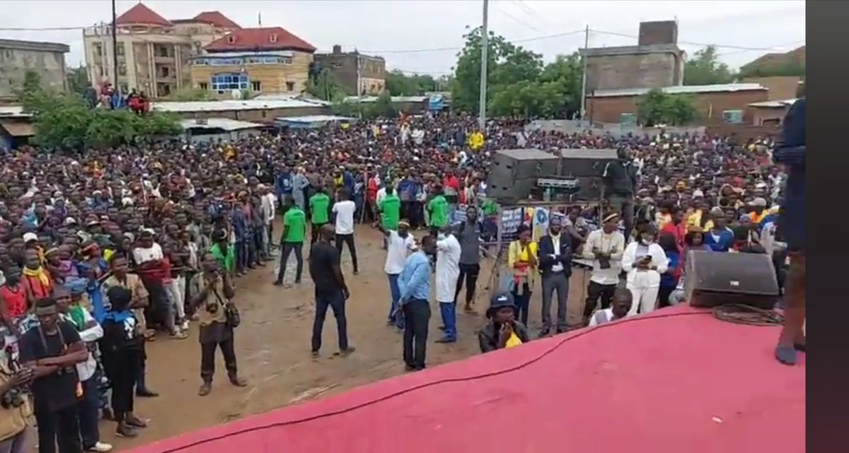 fb.watch/f9WWx_hsIz/

Ils bravaient balles réelles et gaz lacrymogènes pour se retrouver, ce n'est pas la pluie qui va les décourager. Ils sont là à la Place de l'Espoir.  Suivez le direct via le lien. 👆👆
<a href="/TransTchad/">Les Transformateurs</a> <a href="/JeunesTransfo/">Les Jeunes Transformateurs</a>