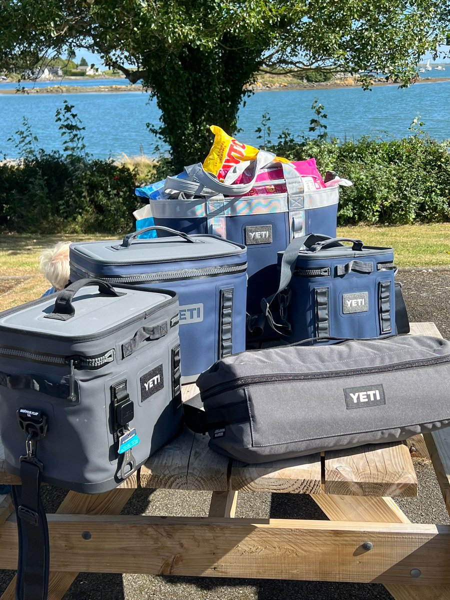 jonathanlillie's tweet photo. Picnic time ⁦@YETICoolers⁩ https://t.co/mEsNEU61Fb