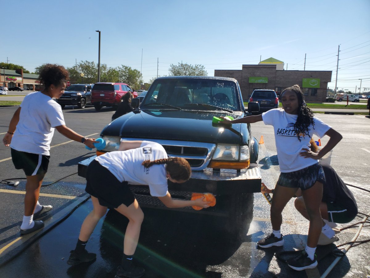 AGB_FastBreak's tweet photo. Come get your car washed! Avon Arby's til 2! 

@AHSOriolesGbb 
@TownofAvonIN 
@OrioleAthletics https://t.co/8tR6SYMPIm