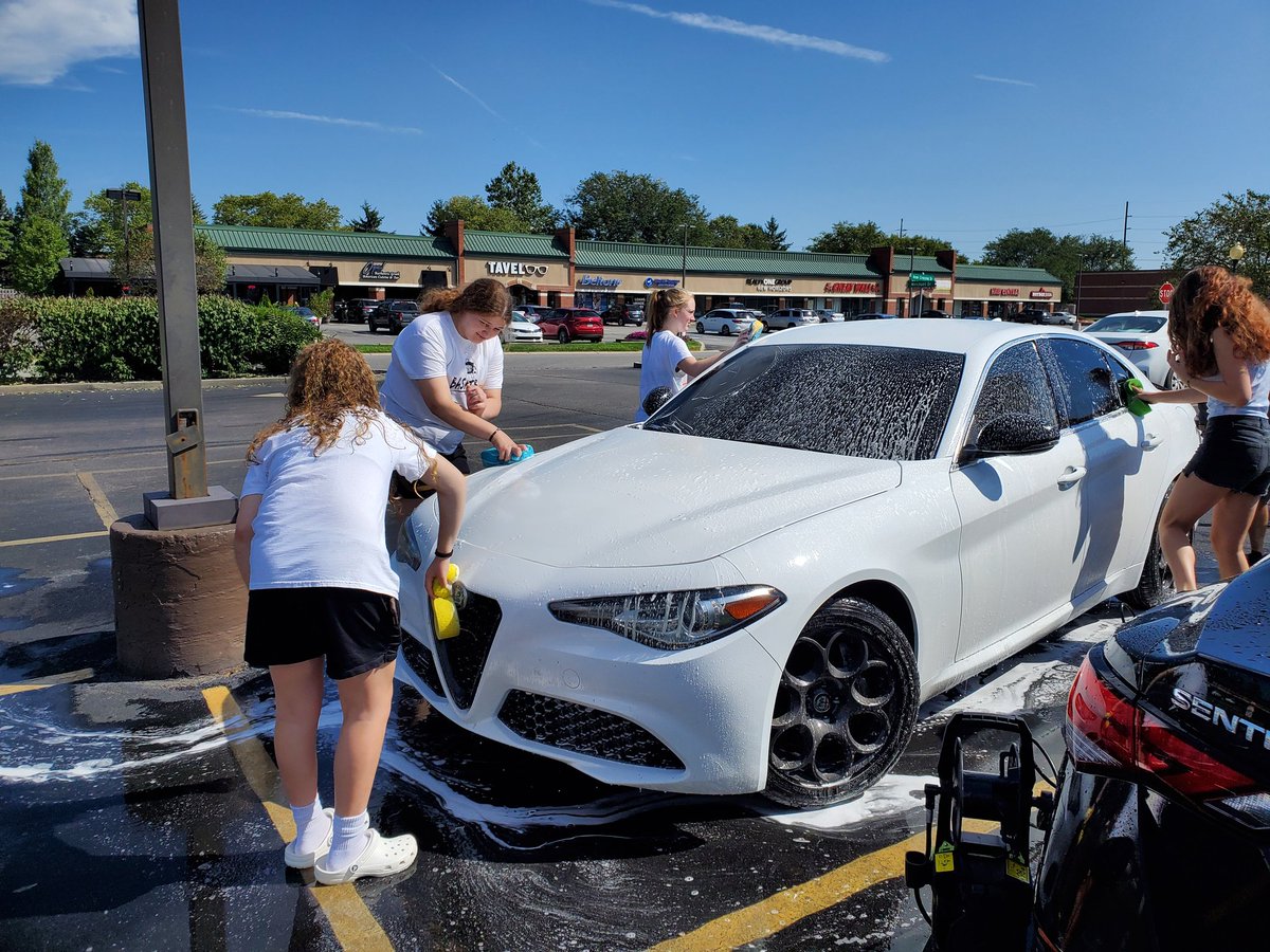 AGB_FastBreak's tweet photo. Come get your car washed! Avon Arby's til 2! 

@AHSOriolesGbb 
@TownofAvonIN 
@OrioleAthletics https://t.co/8tR6SYMPIm