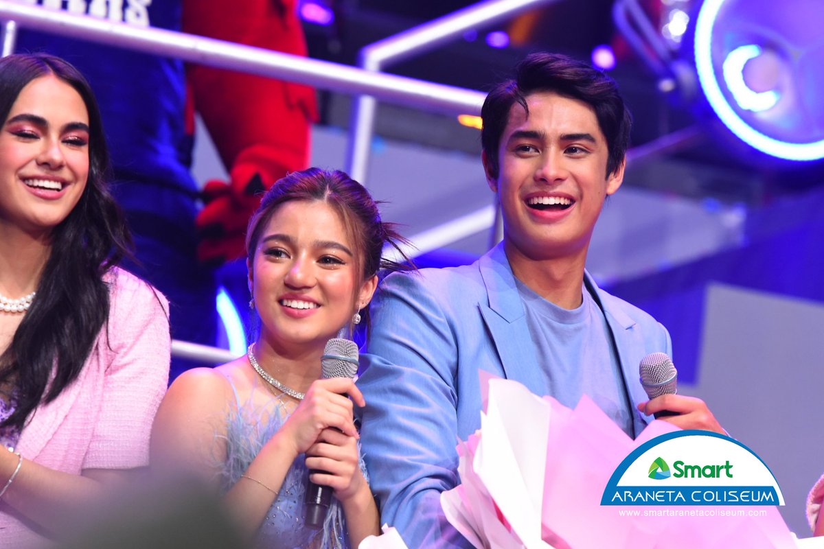 TheBigDome's tweet photo. More kilig #DonBelle moments with these two cuties @donnypangilinan  and @bellemariano02   🧡🧡🧡🐻

#HIHAllAccessConcert at #TheBigDome

📷 Bruce Casanova 

#hihatthebigdome  #HIHAllAccess #HesIntoHer #DonBelle #DonnyPangilinan #BelleMariano https://t.co/vn85eDNoFu