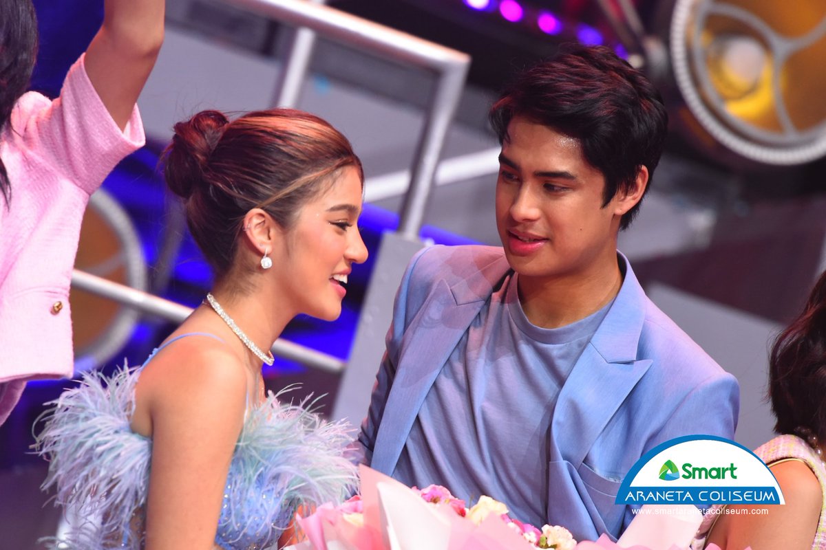 TheBigDome's tweet photo. More kilig #DonBelle moments with these two cuties @donnypangilinan  and @bellemariano02   🧡🧡🧡🐻

#HIHAllAccessConcert at #TheBigDome

📷 Bruce Casanova 

#hihatthebigdome  #HIHAllAccess #HesIntoHer #DonBelle #DonnyPangilinan #BelleMariano https://t.co/vn85eDNoFu