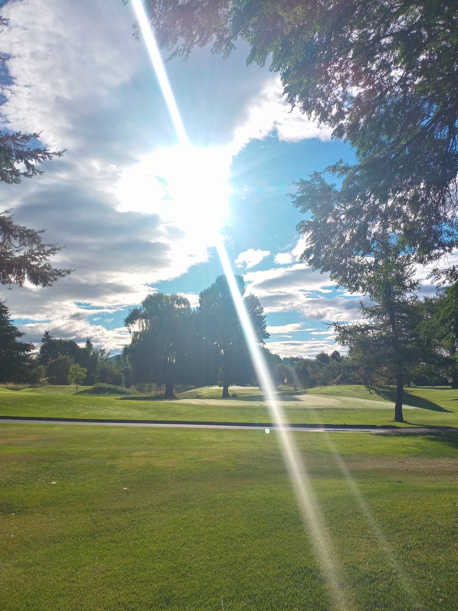 The first morning it's really felt like fall <a href="/KamloopsGCC/">Kamloops Golf Club</a> ... And this white girl couldn't be happier! Might even have to stop for a pumpkin spice latte on my way home 🧡