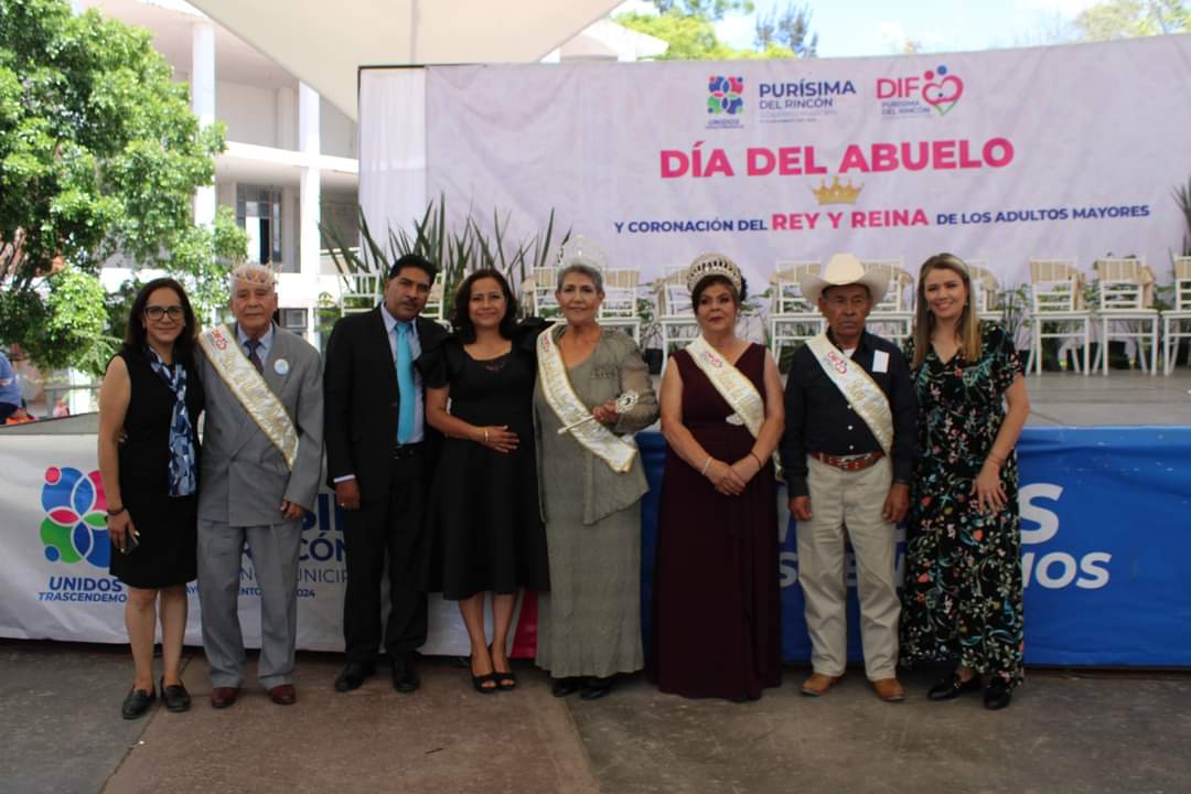 👴🏻👑👵🏻 ¡ Corona @PurísimaDelRincón y  #DIFMunicipalPurísima a Rey y Reina de #AdultosMayores 2022-2023! 
¡Felicitamos a los nuevos Soberanos! 
 👸🏻María de los Ángeles Espinosa Lira, Reina. 
 🤴🏻 Miguel Chacón Hernández, Rey.