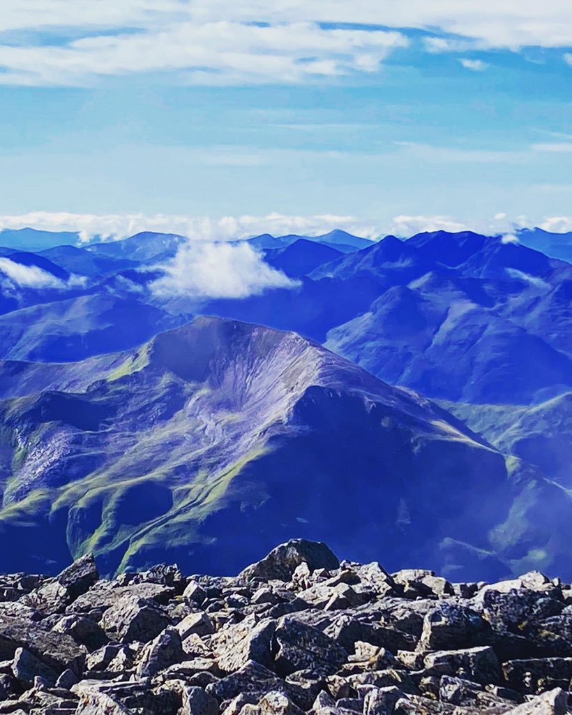 tinyhikinviking's tweet photo. Made it - up AND back down!What an amazing experience 🏴🏴🏴
#bennevissummit #3000ftclub #munrobagging
#mountains
#ratherbehiking
#hiking #womenwhohike
#optoutside
#allwomenalltrails
#choosemountains
#hikingtrails
#hikingday #trekking
#peakbagger
#hikeitbaby https://t.co/6IdcasR8Xw