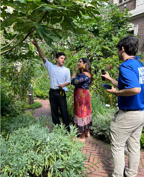 CollegeofPhys's tweet photo. Tune into @6abcFYIPhilly this weekend to see @aliciavitarelli and @nydia_han broadcasting from our beautiful Benjamin Rush Medicinal Plant Garden and chatting about our #BeerGarden on Wednesday! 🌳 @6abc #mutterplants

Get your Beer Garden ticket here: https://t.co/NHmQMnbDd1! https://t.co/NhcaKoOqZs