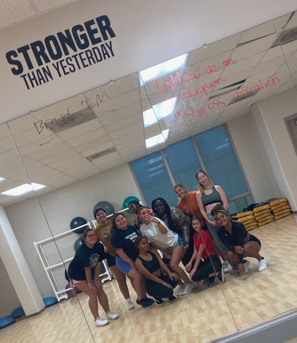 Sul Ross Cheer tweet media