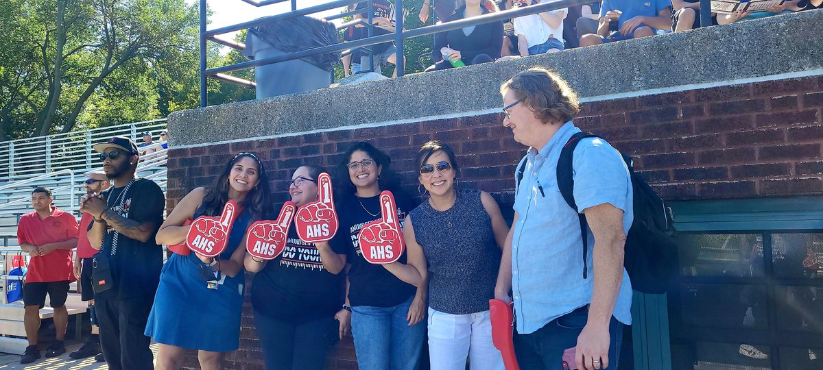 ElviaHeneghan's tweet photo. Love this photo of @Amundsen_HS counselors cheering on the football team at yesterday's Nike Kickoff Classic! β€οΈπ #thisisCPS #CPS @ChiPubSchools https://t.co/g2G7JmTwv2