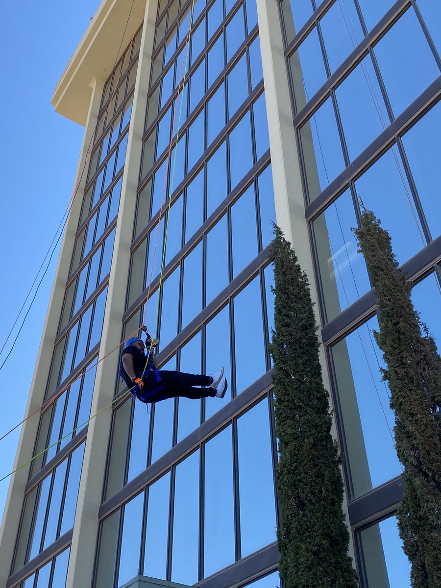 Just hanging around going over the edge this morning with @EndeavorsOrg &amp; <a href="/NAMIElPaso/">NAMI El Paso</a>