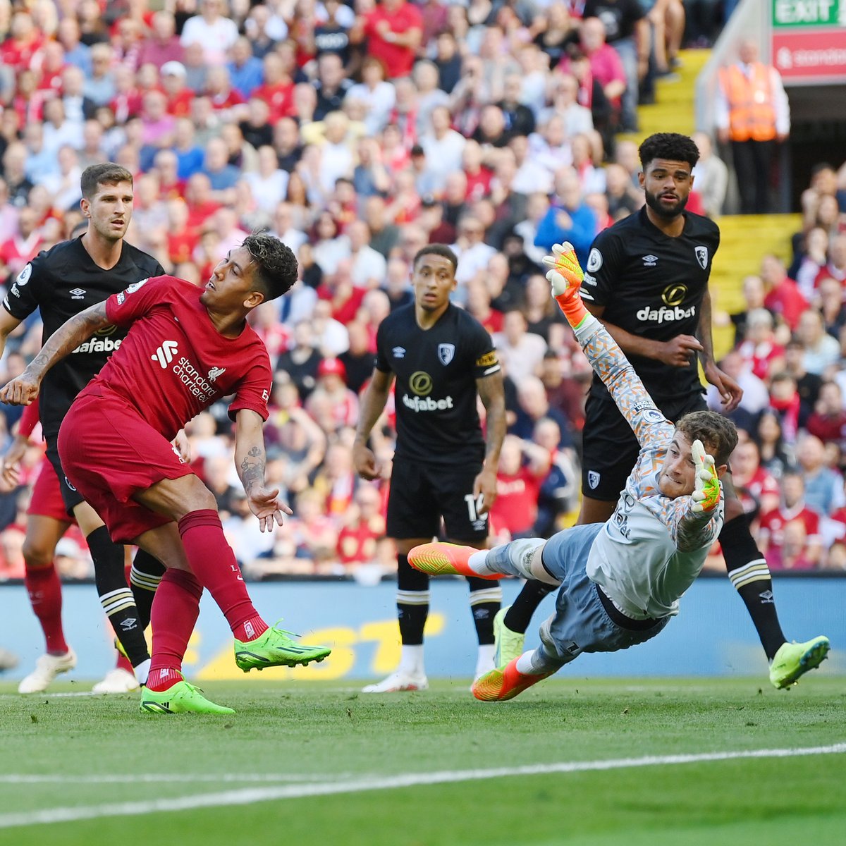 LFCUSA's tweet photo. A no-look goal by Bobby 😎 https://t.co/W2gvM4Tbcv