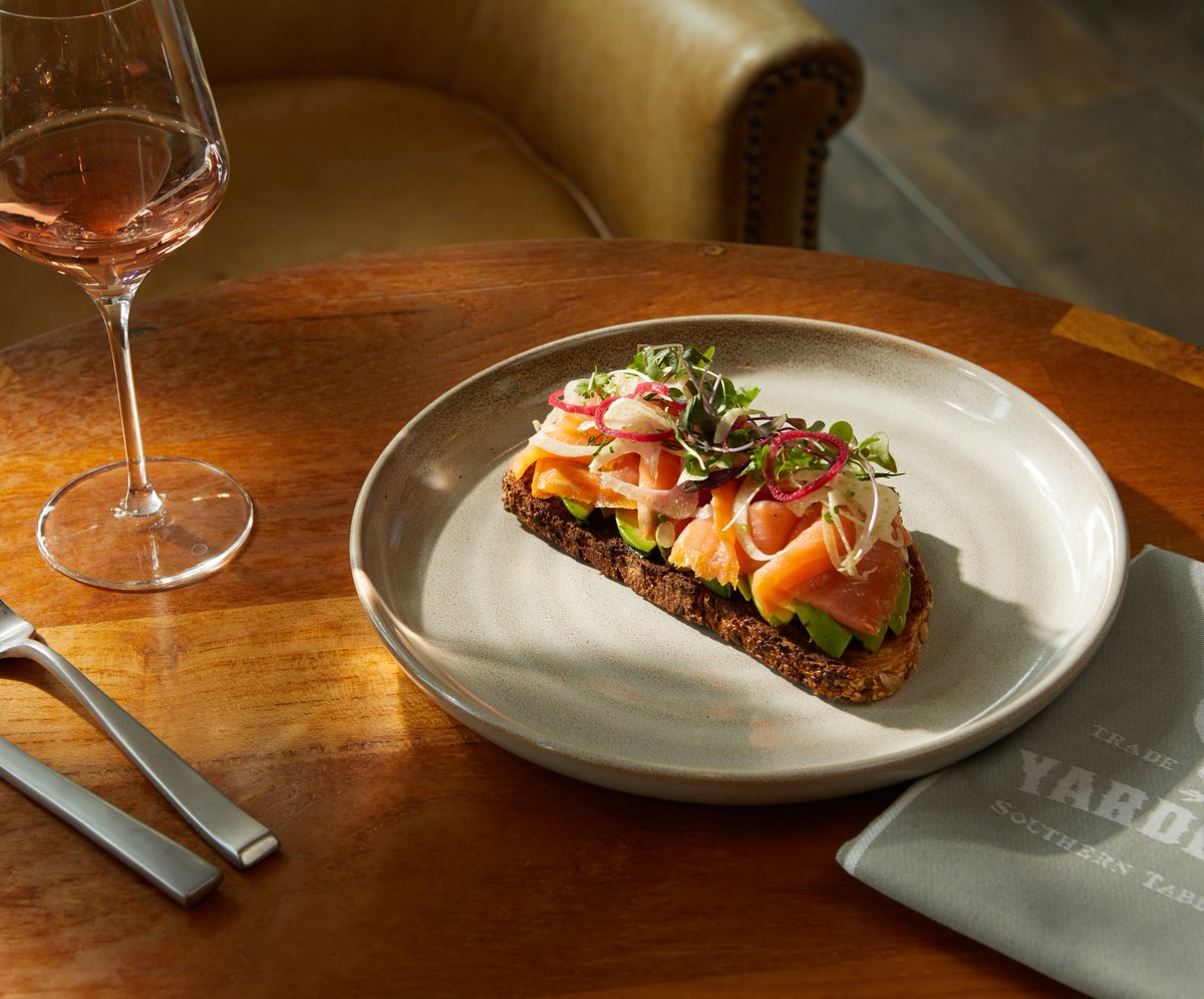ybrestaurants's tweet photo. Avo toast + smoked salmon = so cute. Add a glass of rosé? Even cuter.
This is how we #YardbirdLA weekend brunch. Resy link in bio.
💫 Saturday & Sunday
10am-3pm https://t.co/yxOwSp8MMe