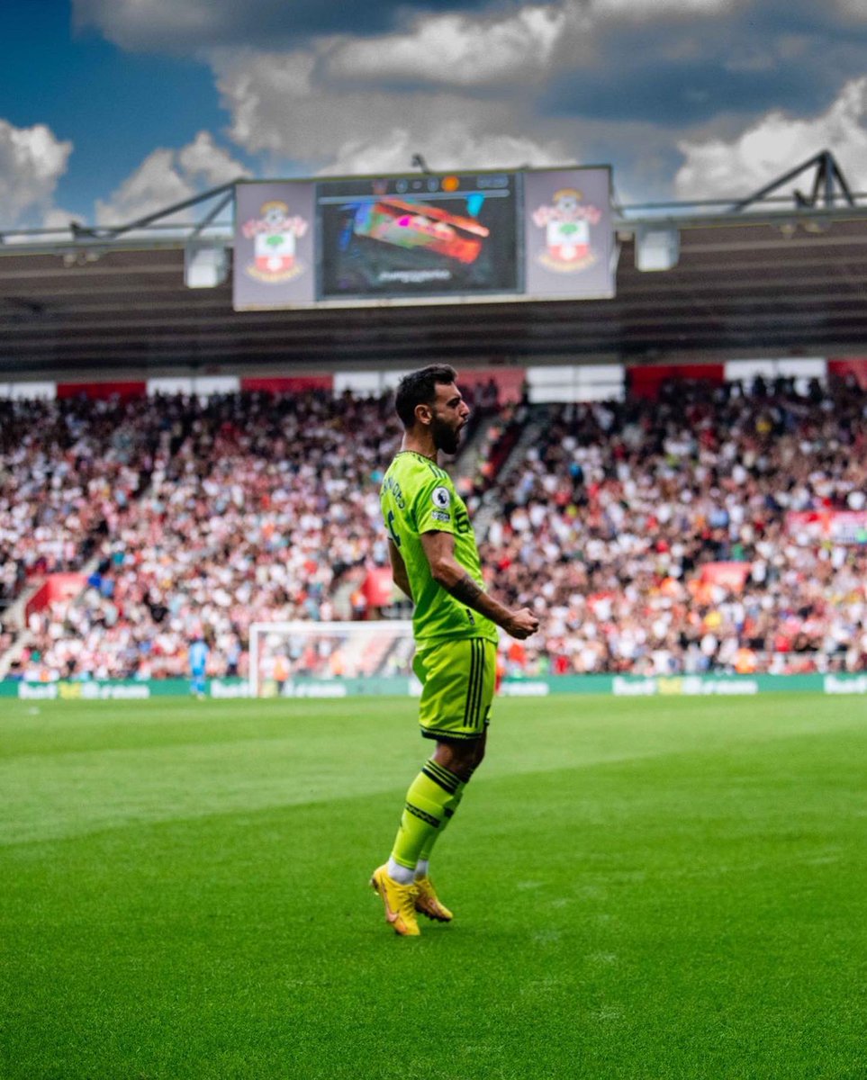 B_Fernandes8's tweet photo. Togetherness and team spirit make the difference today 💪🏼
United ❤️ https://t.co/3cpJXtw2aP