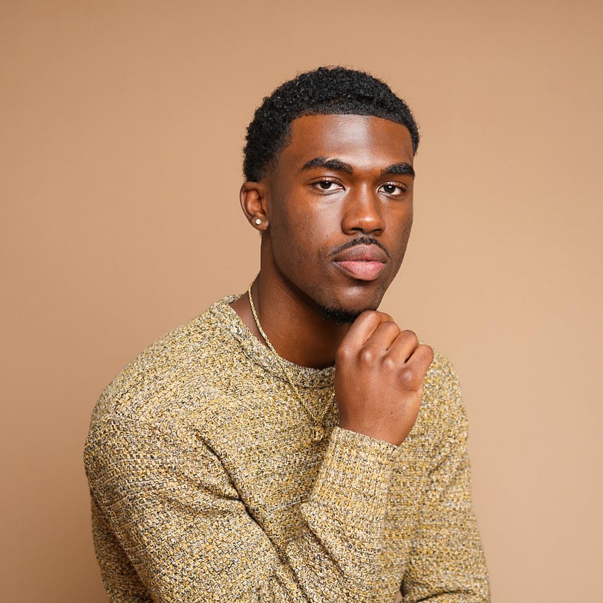 TrillTint's tweet photo. Whether your launching a new set in your clothing line, building that modeling portfolio, or just want to get creative , our studio sessions are like no other😧🫣! 

Featured Vendors: 
@ameircouture 
@cmcmob

DM or check out the link in our bio book your consultation/shoot today! https://t.co/lcxtsUK2ae