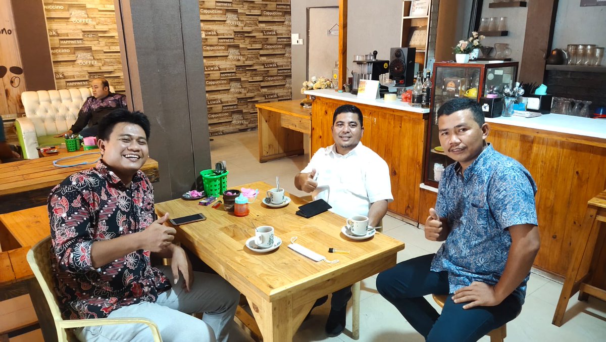 TrionoH's tweet photo. Terima kasih pak Wabup Pelalawan. Telah menyempatkan ngobrol2 meski sangat singkat.. Dan telah menguatkan dalam rencana adopsi kebijakan TAKE untuk Pelalawan lebih sejuk..

#TAKEPELALAWANSEJUK
#FITRARIAU
#TANETAPETAKE https://t.co/Tq3vI7EiC1
